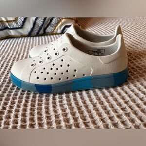 People- Kid’s White and Blue Casual Slip Ons